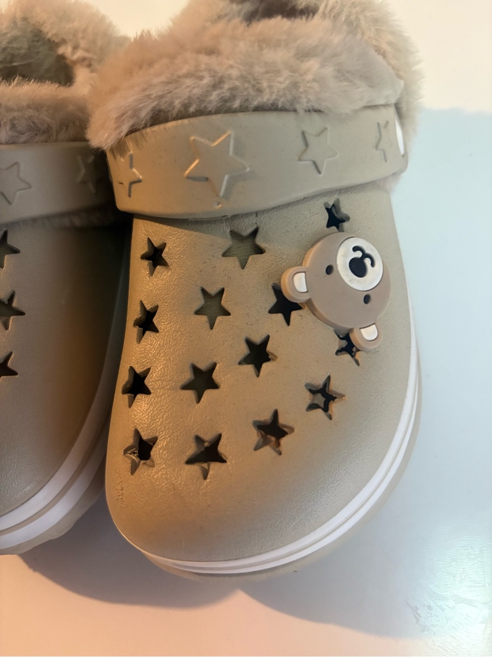 Stepping Stones Kids Clogs Fur Lined Tan Grey Star Cutouts Bear Charm Size 9C - Picture 5 of 11